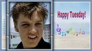 everyone good morning Happy Monday hope you all have a wonderful blessed  week thank you all for all your beautiful work in the group I appreciate🥰  have a great Monday with Elvis