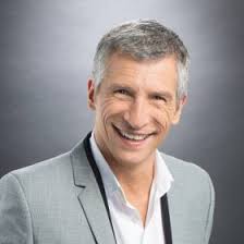 Raya and the last dragon _ crafting raya featurette. A Votre Avis Quel Animateur De Jeu Tele A Un Tatouage D 039 Un Enorme Dragon Sur Le Dos Samuel Etienne Ou Nagui Guill Guillaume Pley Scoopnest