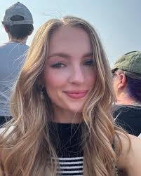 Kate Shaffer's Instagram, Twitter & Facebook