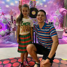 На вопрос, есть ли у него девушка. Kseniya Borodina Priglasila Na Prazdnovanie 10 Letiya Docheri Timu Belorusskih Vokrug Tv