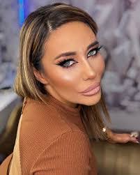 Ana Nikolic's Instagram, Twitter & Facebook