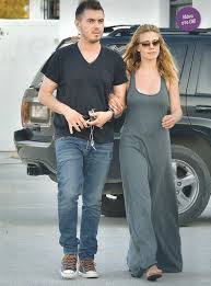 Ο μιχάλης χατζηγιάννης ( λευκωσία, 5 νοεμβρίου 1978) είναι ελληνοκύπριος μουσικός, τραγουδιστής, στιχουργός και συνθέτης. Zeta Makrypoylia Mixalhs Xatzhgiannhs H Apodrash Sthn Paro Kai Oi Teleytaies E3eli3eis Sth Zwh Toys