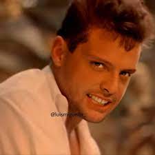 El sol y no solo de mexico mas bien de todo el universo. â„'uis â„³iguel On Instagram Suave Luismiguel Lmxlm Conomicky Solemio Luismiguellaseri Luis Miguel Joven Imagenes De Luis Miguel Luis Miguel Fotos