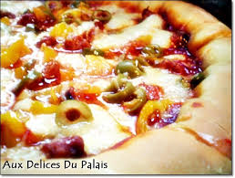 Pizza A La Pate Magique Merguez Et Poivron Blog De Saleha Recettes De Cuisine Maghrebine Et D Ailleurs Recettes De Cuisine Pate A Pizza Facile Pate Magique