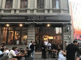 Pentru noi, o terasă ideală e acel loc plin de vegetație, răcoros, unde te simți rupt de aglomeratia și haosul din bucurești. Cum A Fost La Deschiderea Vibes 19 Cel Mai Nou Restaurant Tex Mex Din Centrul Vechi