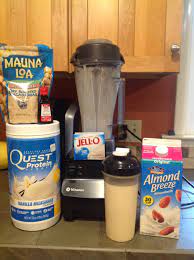 White Chocolate Macadamia Nut Quest Smoothie 1 1 4c Unsweetened Almond Milk 1 Scoop V Protein Powder Recipes Shakes Quest Protein Recipes Almond Milk Pudding