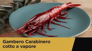 Gambero rosso detto carabinero non'è solo un crostaceo pregiato e buonissimo, ma anche il più i gamberi rossi carabineros sono molto ricercati e serviti nei più importanti ristoranti di tutto il mondo. Come Cucinare Il Gambero Carabinero Youtube