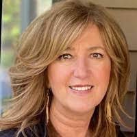 Maureen Hough's Instagram, Twitter & Facebook