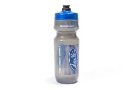 Learn how much water it is recommended to drink per day in cups (glasses), ounces, and milliliters to maintain proper homeostasis, stay healthy and achieve peak physical and mental performance. 24 Oz Big Mouth Water Bottle By Specialized Motion Pro