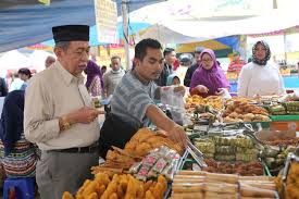 Dengan begitu, kegiatan berbuka akan. Lokasi Berdagang Takjil Di Pasar Benhil Dipindah Halaman All Kompas Com