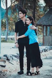 Trong khi đó, bình minh lại có cuộc sống khá êm ấm bên các con gái và bà xã anh thơ. Tim Khoa Moi TrÆ°Æ¡ng Quá»³nh Anh Manh Liá»‡t Trong Phim Má»›i