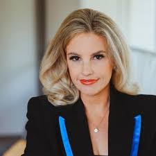 Holly Sherratt's Instagram, Twitter & Facebook