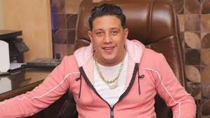 الرجل العناب من أشهر وأنجح المسلسلات الكوميدية في السنوات الأخيرة وله شعبية واسعة. Ù…ÙˆÙ‚Ø¹ Ø®Ø¨Ø±Ù†ÙŠ Ø­Ù…Ùˆ Ø¨ÙŠÙƒØ§ ÙŠÙ‡Ø§Ø¬Ù… Ù…Ø­Ù…Ø¯ Ø±Ù…Ø¶Ø§Ù† ÙˆÙŠØªÙ‡Ù… Ø­Ø³Ù† Ø´Ø§ÙƒÙˆØ´ Ø¨Ø§Ù„ØºØ±ÙˆØ±