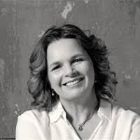 Nikki Baines's Instagram, Twitter & Facebook