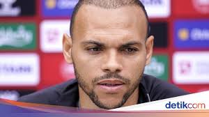 He plays as a forward or winger. Martin Braithwaite Agrees To Be Sold By Barcelona World Today News