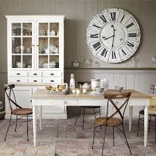 Vous pouvez également pencher pour une chaise design en fer forgé, graphique, épurée ou originale, la chaise design donnera un coup de fouet et rendra votre décoration moderne. Chaise Croisee En Bois De Sheesham Et Fer Forge Luberon