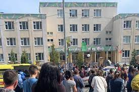 Ученики в панике выпрыгивали из окон, чтобы сохранить свои жизни. 3ldxvg5b4jdc3m