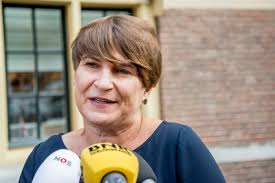 Elisabeth maria josepha (lilianne) ploumen (born 12 july 1962) is a dutch politician of the labour party (pvda). Lilianne Ploumen Wint Machiavelliprijs Voor Abortusfonds Foto Ad Nl