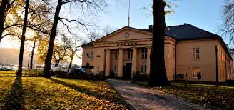 Oslo børs is the only regulated marketplace for securities trading in norway and trades listed equities , derivatives and fixed income instruments. Oslo Stock Exchange Wikipedia