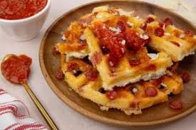 Mix egg, almond flour, 1/2 cup mozzarella, and 1/8 teaspoon of garlic powder. Chaffle Recipe Savory Keto Recipes That Are The Best Waffle Alternative
