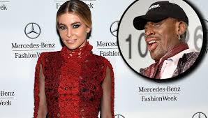The party was starting right away. Dennis Rodman Carmen Electra Spricht Uber Ihre Ehe Bunte De