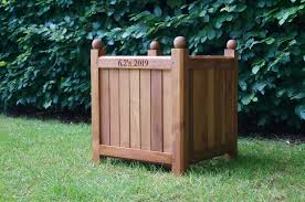 This wooden planter is perfect for growing vegetables, flowers, herbs and fruit. Personalised Wooden Planter Boxes Makemesomethingspecial Com