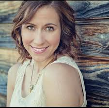 Lauren Tarr's Instagram, Twitter & Facebook