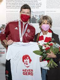 Alle aktuellen news zu robert lewandowski sowie bilder, videos und infos zum spieler des fc bayern und kapitän der polnischen nationalmannschaft. Lewandowskis Geschenk An Muller Museum