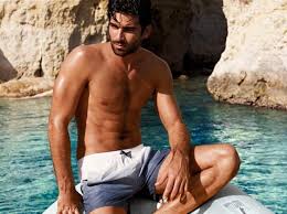 Dopo un lughissimo successo del boxer, ritorna il dubbio sulla scelta del modello costumi da bagno uomo estate. Moda Bano En Colores Degradados Para Ellos Bogue Menswear Calzedonia Ss2013 Costumi Da Bagno Uomo Costumi Da Bagno Bagno Uomo