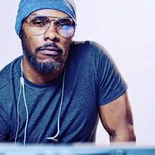 Take a break from battling Techrot to enjoy a new arcade "classic." Caliber  Chicks 2 is run-and-gun action, just like you remember it. Take control of  Jillian & Lillian Killian in #Warframe: