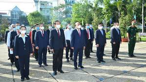 Đến sáng nay 8/6, phó chủ tịch vff cao văn chóng cho biết, chủ tịch nước nguyễn xuân phúc đã một lần nữa gửi lời chúc mừng, động viên đến tuyển việt nam. Chá»§ Tá»‹ch NÆ°á»›c Nguyá»…n Xuan Phuc Dang Hoa Dang HÆ°Æ¡ng Táº¡i Cac Di Tich Lá»‹ch Sá»­ á»Ÿ Huyá»‡n Hoc Mon Tphcm