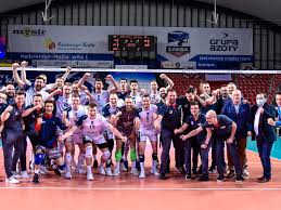 Zespół występuje w rosyjskiej superlidze. Zj8nybgvzoi0 M