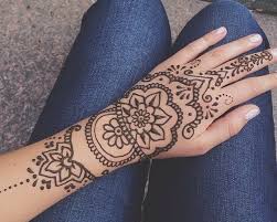 Do A Hena Design Of Your Hand Outline On Paper Students List Each Others Best Qualities On The Back Of It Henna Tattoo Designs Henna Tattoo Henna Designs
