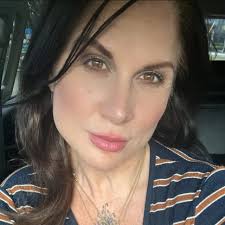 Maria Elena Gray (@mariaelenagray) • Threads, Say more