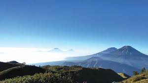 Cukup membuat lekukan berjajar dua atau lebih, sudah bisa membentuk gambar gunung. Tawan Puncak Prau Sindoro