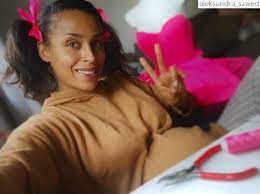 Find out detailed statistics and changes on instagram account aleksandra_szwed number of subscribers, number of posts, number of follows. Aleksandra Szwed Urodzila Pokazala Zdjecie Ze Szpitala Czule Zwraca Sie Do Partnera