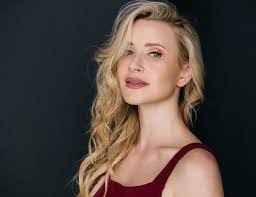 Lauren Peele's Instagram, Twitter & Facebook