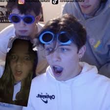 HELLLOOOOO AND HAPPPPY FRIDAY!!! NEW VIDEO OUT NOW GO WATCH 🌟🌟 LOVE YOU  ALL SO SO SO MUCH HAVE AN AMAZING WEEKEND.