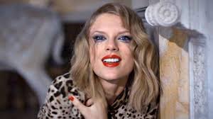 IM COMVINCED THIS IS WHAT TAYLOR MENT ABOUT "YOU LOOK LIKE STEVIE NICKS IN  THIS LIGHT"