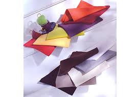 La serviette de table met en valeur votre service de table et apporte une touche de fantaisie. Serviette De Table Tissu Coton Uni Ligne Arc En Ciel