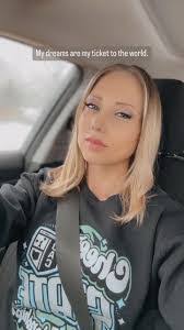 Autumn Blanton's Instagram, Twitter & Facebook