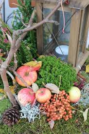 Herbstlich Dekorierter Stuhl Vor Der Haustur Dekorierte Stuhle Dekorieren Herbst Dekoration