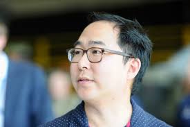 Now a senator, Kim still fighting for government-wide ban