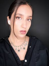 i know this is super last minute but is there any girlys that are good at  doing makeup free today or tomorrow? i got cancelled