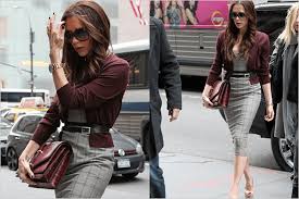 En popüler renklerden biri olan kırmızı renkle uyumlu. Gri Bordo Uyumu Kadin Blogu