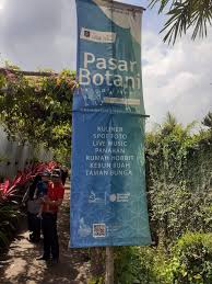 Yang ingin bermalam di sini, tersedia area. Narmada Botanic Garden Wisata Seru Keluarga Di Taman Bunga Matahari