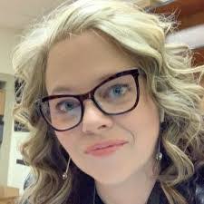 Julie Kindt's Instagram, Twitter & Facebook