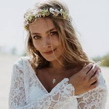 Blumen im haar sehen einfach immer hübsch aus und lassen jede frisur und jedes. Blumenkranz Hochzeit Fleuriscoeur