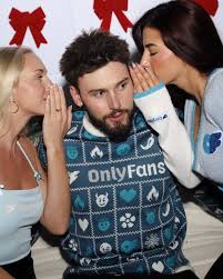 Happy Holidays🎁🎄 @ofmerch christmas happyholidays of photoshoot  model explore