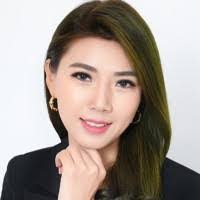 Ada Huang's Instagram, Twitter & Facebook